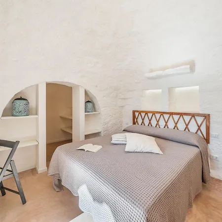 Borgo Dell'agrumeto 8, Emma Ostuni